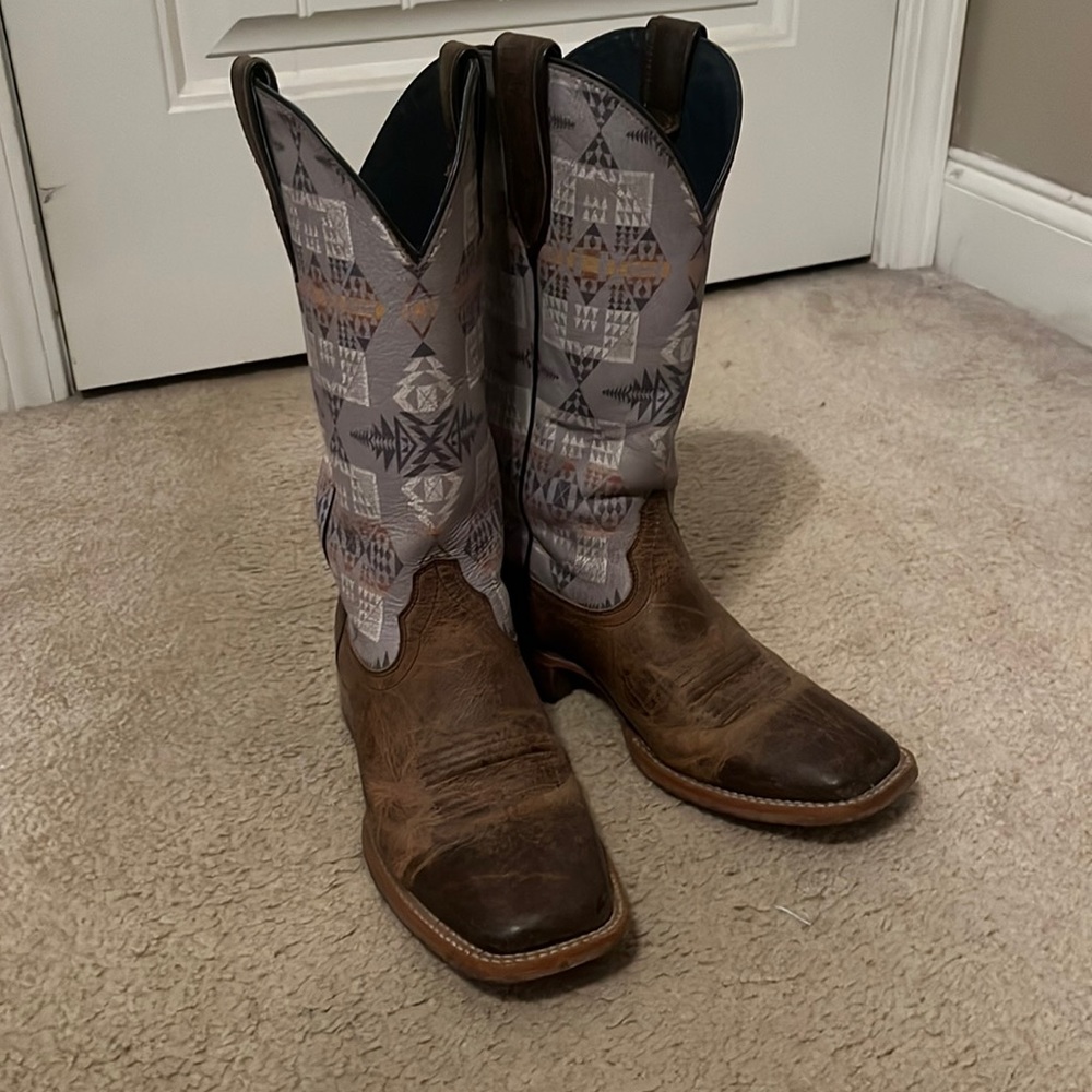 Ariat Pendleton edition square toe cowboy boots